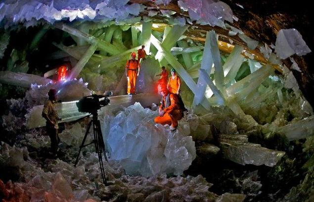 最大的天然水晶矿：巨大的水晶到处都是，但参观需要有这件东西！