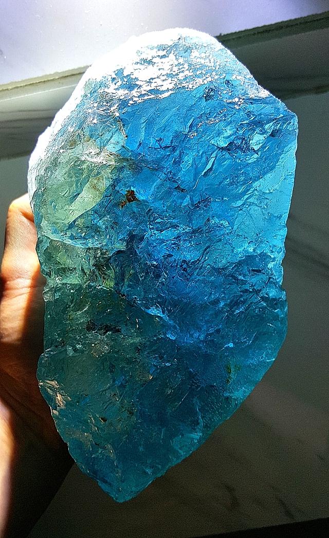 非常罕见的天然水晶原石，古代人认为它是水的结晶！